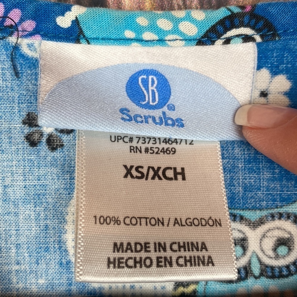 Woman’s Owl Themed Blue Scrub Shirt- Size XS - Picture 3 of 4